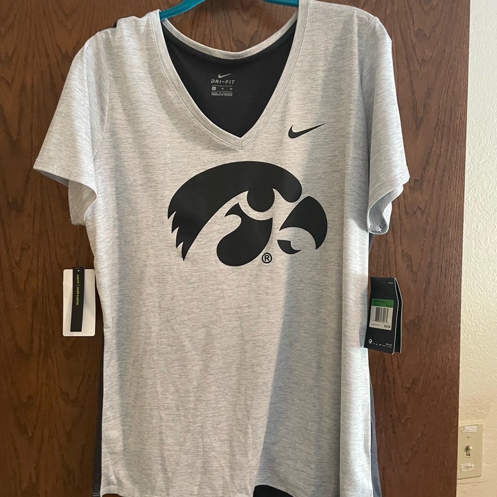 Nike Gray Iowa Hawkeyes T-Shirt size XL